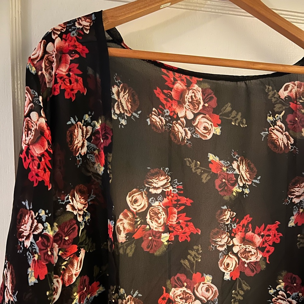 Floral Sheer Cardigan/Cover Up 
Fits XL-2X
Worn once for photo shoot